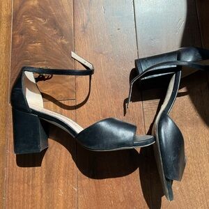 Stuart Weitzman Heeled Sandal. Size: 9.